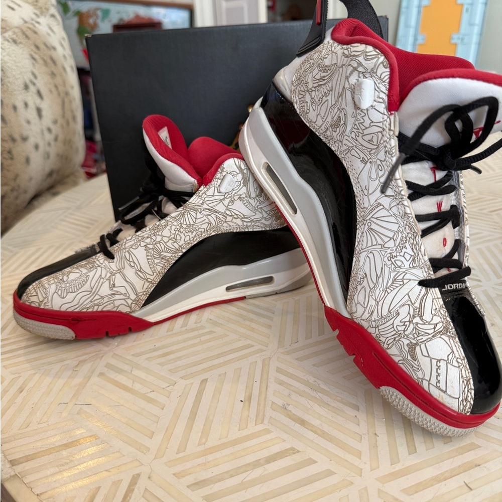 Jordan Dub Zero Varsity Red 2022 size 8M EUC